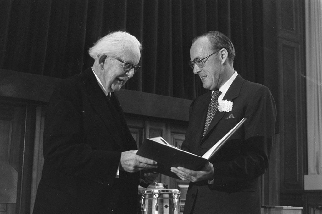 Jean Piaget en compagnie de Bernhard de Lippe-Biesterfeld